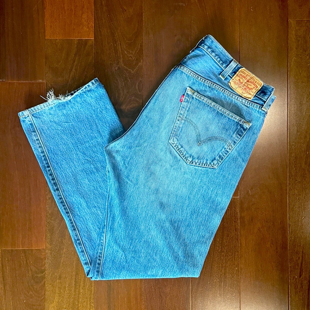 Vintage Levi Original 501 baggy jeans

Size 42x34

No tears